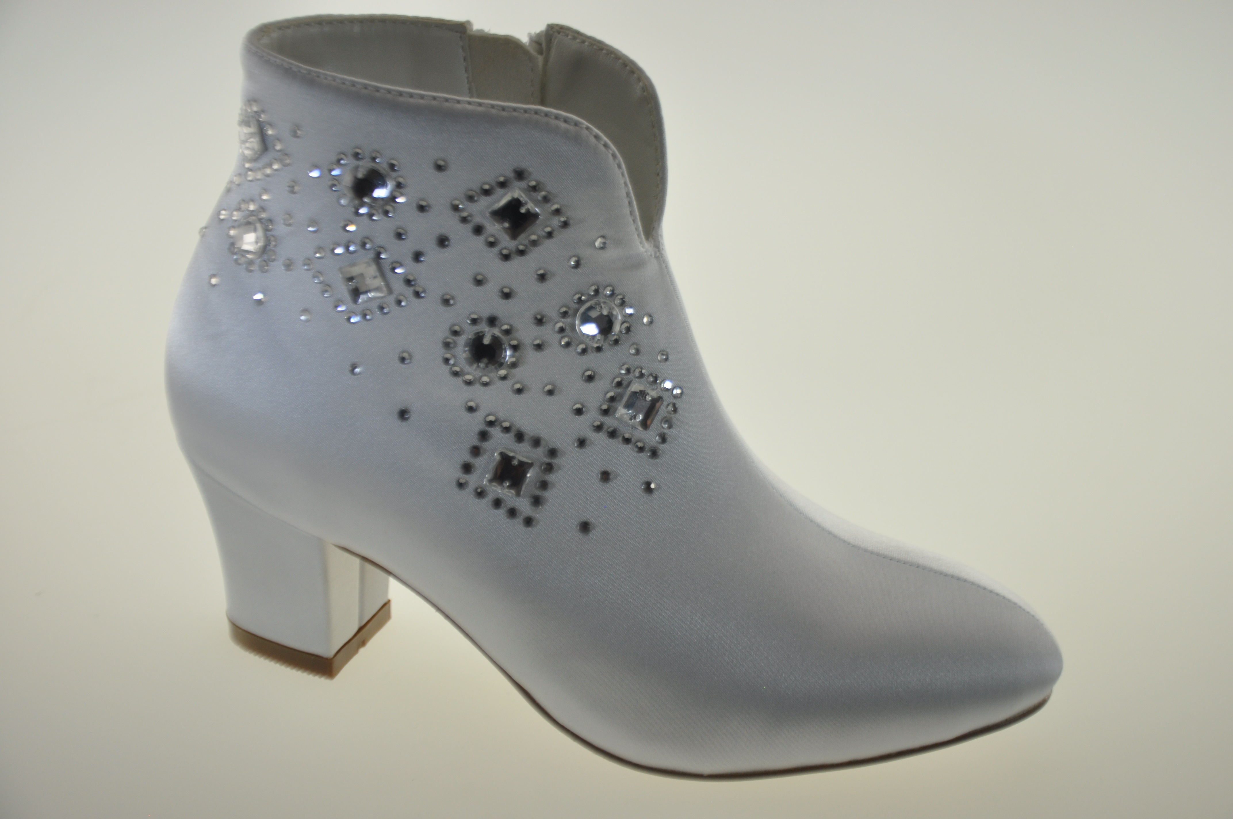 girls white boot